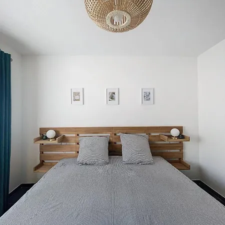 Avec Vue Et Citadelle Calvi (Corsica)